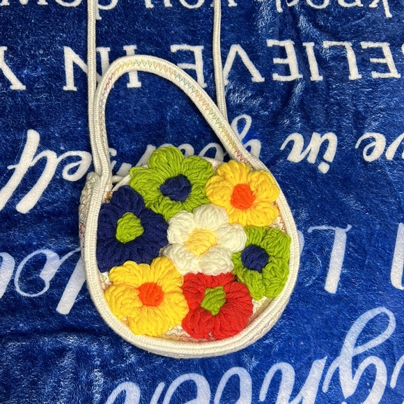 Flower patch work crossbody/handbag - Picture 2 of 6